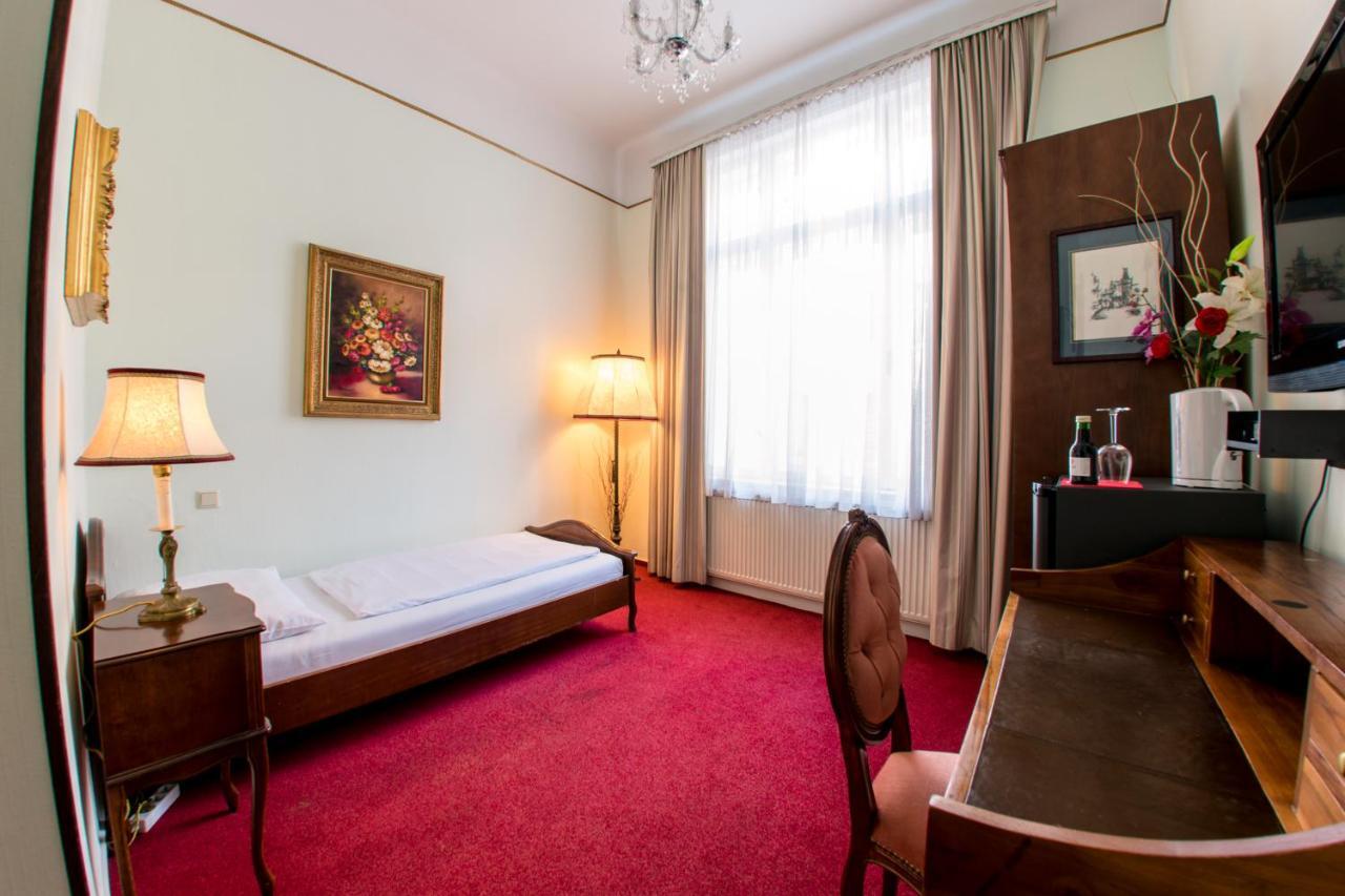 Hotel-Pension Dormium Вена Экстерьер фото