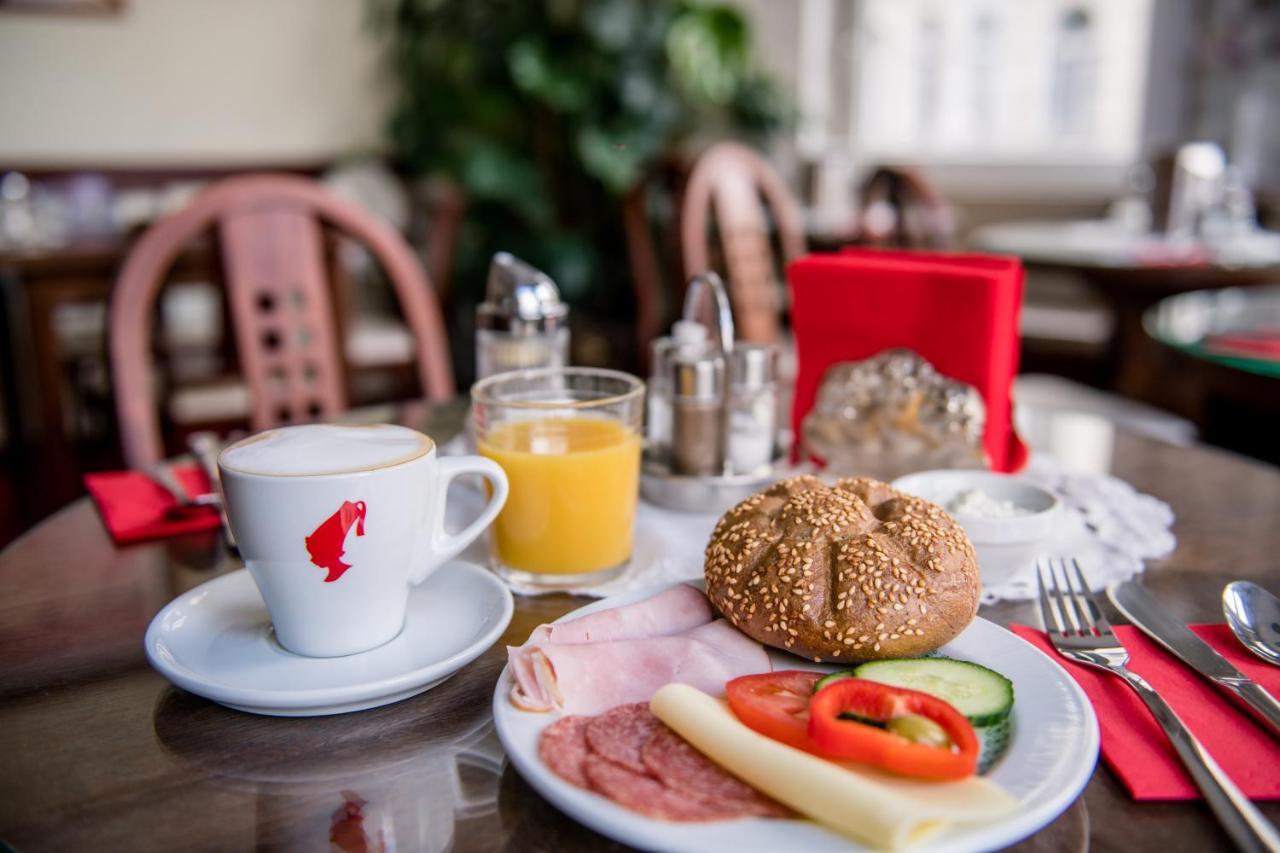 Hotel-Pension Dormium Вена Экстерьер фото